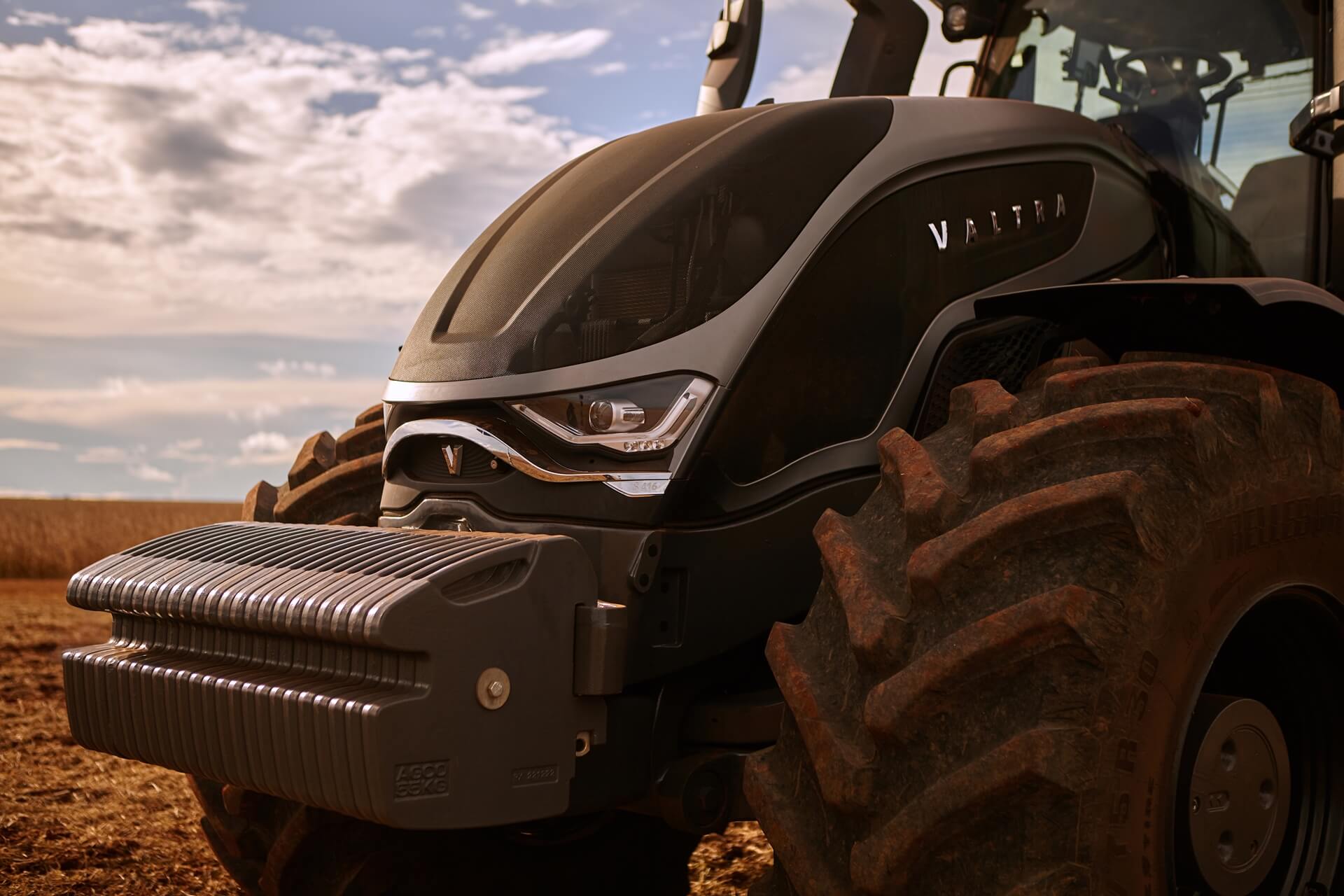 Valtra Lan a S rie S6 De Tratores Na Agrishow 2025